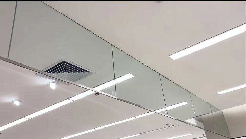 玻璃材質(zhì)擋煙垂壁